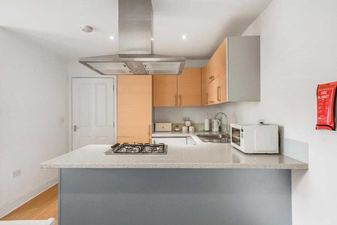 Luxnightzz - Two Bed - Close To North Station And Hospital Colchester Exterior photo